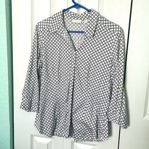 New York and Company V-neck 3/4 sleeve button down